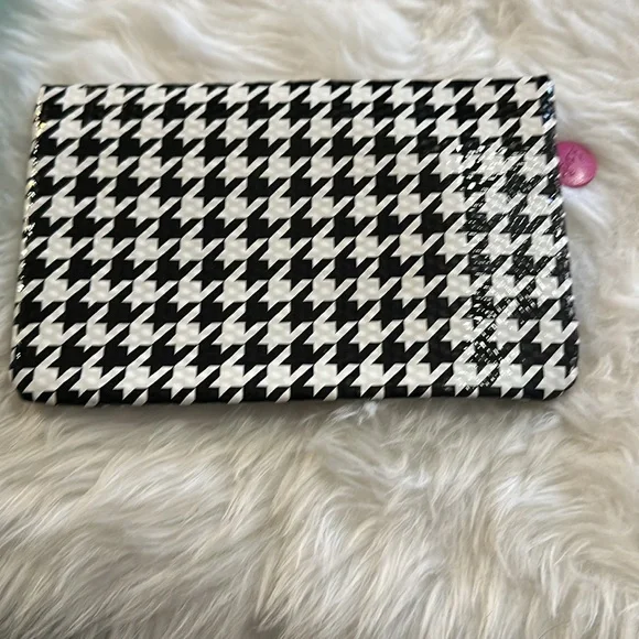 Houndstooth vinyl ipsy bag with pink zipper - Picture 2 of 3